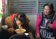 娱乐吃瓜酱上海老爷爷,揭秘都市老人的欢乐生活